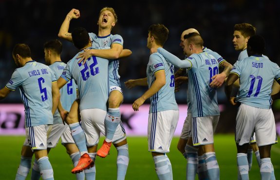 Wass celebra el primer gol celtiña. :: MIGUEL RIOPA/AFP PHOTO