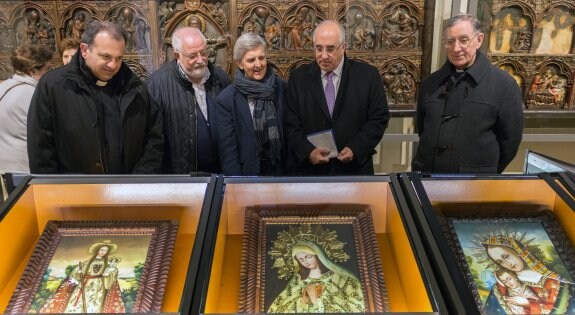 Suárez, Pérez-Caballero, Rodríguez Osés, Ollero y Díaz, durante la visita a la exposición. :: 