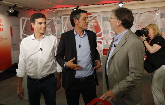 Pedro Sánchez, Eduardo Madina y José Antonio Pérez Tapias, durante un debate previo a las primarias de 2014. :: jaime garcía
