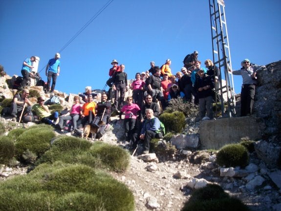 Unas cuarenta personas disfrutaron de un bonito día. :: 