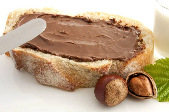 Crema de cacao con avellanas, producto que debe su consistencia al aceite de palma. :: R. C.
