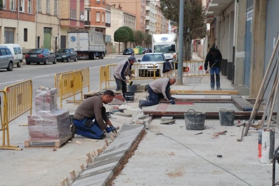 Trabajos en la calle Alfonso Peña. :: 