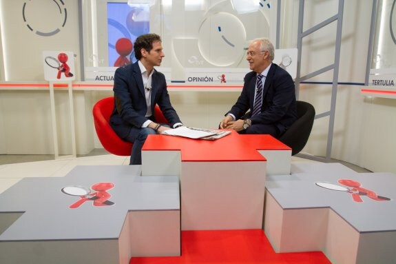 José Ignacio Ceniceros, entrevistado anoche en el programa 'La lupa' de TVR por el periodista Carlos Santamaría. :: 