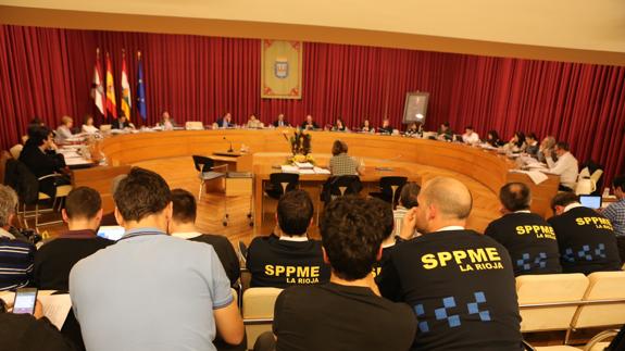 El pleno del Ayuntamiento logroñés rechaza el cese de Fernández Beneite al frente de la Policía Local