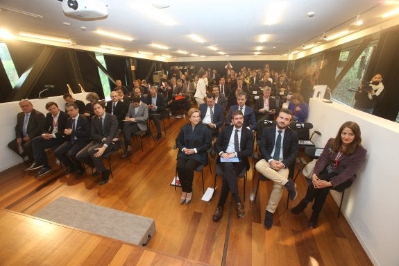 Organizadores y patrocinadores y público durante la jornada.:: 