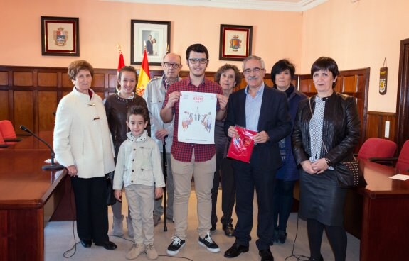 Agustín García Metola, con Eduardo Barrasa y sus familiares. :: albo