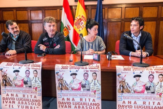 Arza, Jiménez, Gómez y López, en la presentación ayer del cartel taurino para las fiestas. :: 