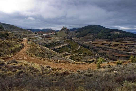 Laderas de Clavijo, que se presentaron como tierra susceptible de acoger las nuevas plantaciones de viñedo. :: j. rodríguez