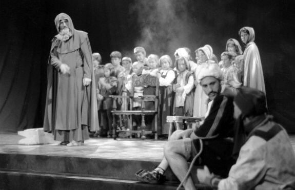 Una escena de la representación de 'Los Milagros del Santo', en el año 1998. 