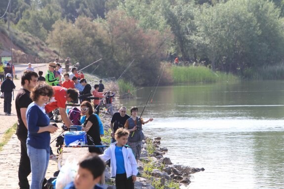 Imagen de una de las jornadas de pesca del año pasado. :: F.D.