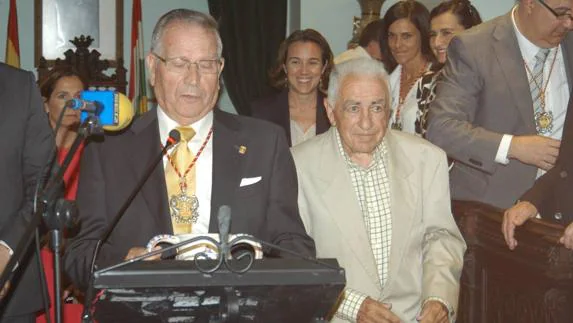 Patricio Capellán y Manuel Ruiz Hernández, juntos, cuando el segundo recibió el Premio Jarrerismo 2014. 