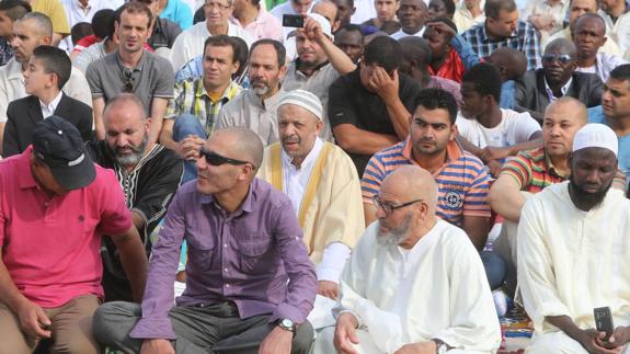 Un grUpo de musulmanes en Logroo, en una imagen de archvo