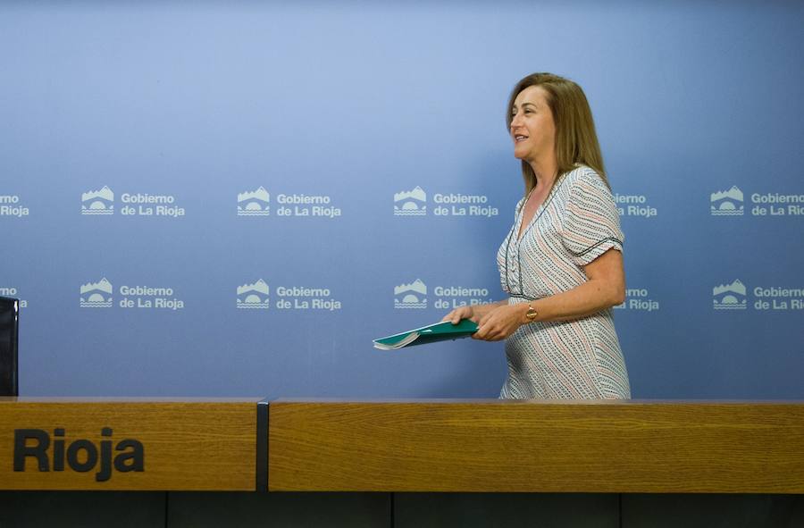 Begoña Martínez Arregui en la sala de prensa del Gobierno de La Rioja. 