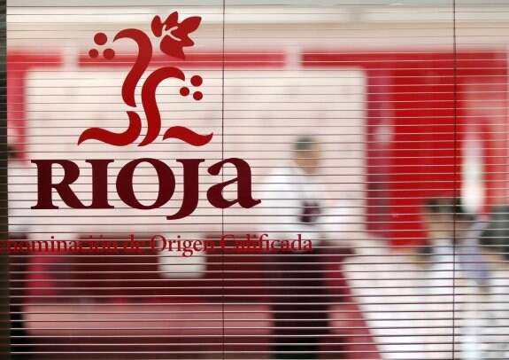 Una sala del Consejo Regulador de la Denominación de Origen Calificada Rioja. :: justo rodríguez