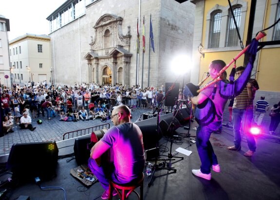 EL XII ALBERITE FOLK LLENA  LAS CALLES DE MÚSICA CON RAÍZ