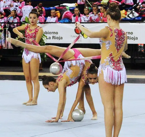 Una competición de gimnasia rítmica. :: 