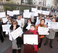 Protesta de los vecinos pradejoneros. / J. MARÍN