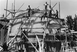 Trabajos de construcción de la concha del Espolón, según una antigua foto de Enseñat.