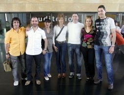 Javier de Vicente, Eduardo del Álamo, Carolina y Nuria Mtnez, Rafa Viguera, Elsa Terroba y Miguel Ruales. / D.U. La concejala de Medio Ambiente, Concepción Arribas, con sus hijas, Laura y Elisa Gil. /DÍAZ URIEL