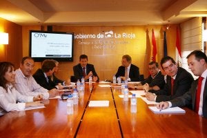 Del Rey, junto a Nagore, presentó el Observatorio al sector riojano. / JUSTO RODRÍGUEZ