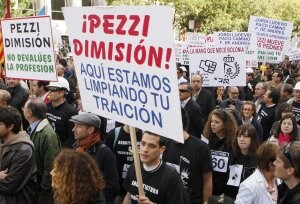 La protesta discurrió entre Cibeles, el Ministerio de Educación y la Puerta del Sol de Madrid. /EFE