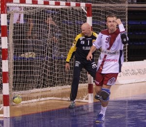 Bashkin, en el partido contra el Lábaro Toledo en el Palacio de los Deportes. ::                             EFE