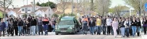 Un millar de personas acompañó ayer en Seseña el sepelio de Cristina Martín por las calles del pueblo hasta el cementerio municipal. ::                             ISMAEL HERRERO/EFE