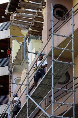 La instalación del andamiaje dará paso a la presencia de hasta dos grúas. ::                             JUSTO RODRÍGUEZ