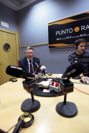 Tomás Santos, en el programa 'Queremos hablar de La Rioja', de Punto Radio. ::                             JUSTO RODRÍGUEZ