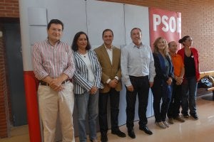 José Antonio Urbina, María Victoria de Pablo, César Luena, Francisco Martínez Aldama, Emilia Fernández, Raúl Llorente y Elisa Garrido, los hombres y mujeres que conforman la candidatura del PSOE de La Rioja al 20-N. ::                             ALFREDO IGLESIAS