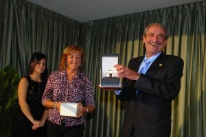 Albelda homenajea a su anterior alcalde, Amando González