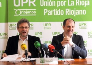 El secretario general y el presidente de UPR, Julio Revuelta y Miguel González de Legarra, ayer en rueda de prensa. ::
MIGUEL HERREROS