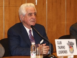 'El Viti', ayer durante su conferencia. ::
DÍAZ URIEL