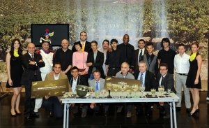 Participantes y organizadores del Concurso Gin-Tonic Origin's. ::                         M.H.