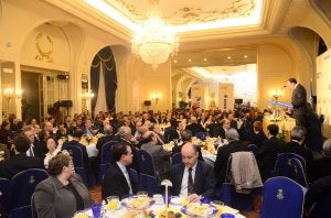 Dirigentes políticos y agentes económicos riojanos, escuchan el discurso del presidente de la Comunidad Autónoma, Pedro Sanz, ayer durante el desayuno organizado  por el Fórum Europa en el Hotel Ritz de Madrid. ::                         NEWSPHOTOPRESS