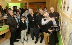 La exposición se podrá visitar hasta el próximo 16 de junio en Dinastía Vivanco. Ayer, los propios dibujantes explicaron sus viñetas al público que acudió a la muestra. ::                         DÍAZ URIEL