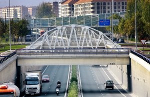 El COAR considera que la herida urbana se ha desplazado de la vía férrea a la circunvalación. ::
J. R.