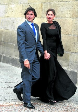 Fran Rivera y
Lourdes Montes,
recién casados, en
la boda de Miguel
Ángel Perera
:
EDUARDO SAN BERNARDO