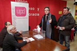 El hasta el sábado coordinador del área metropolitana de Logroño en el momento de votar. ::                         DÍAZ URIEL