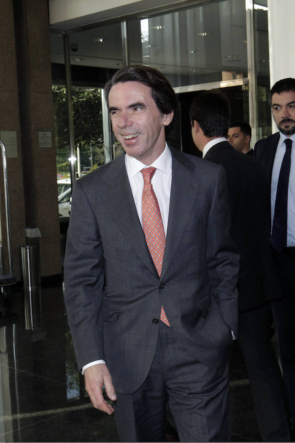 El expresidente del Gobierno José María Aznar se reúne en Valencia con 70 empresarios