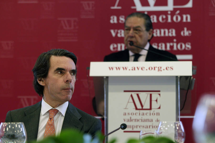 El expresidente del Gobierno José María Aznar se reúne en Valencia con 70 empresarios