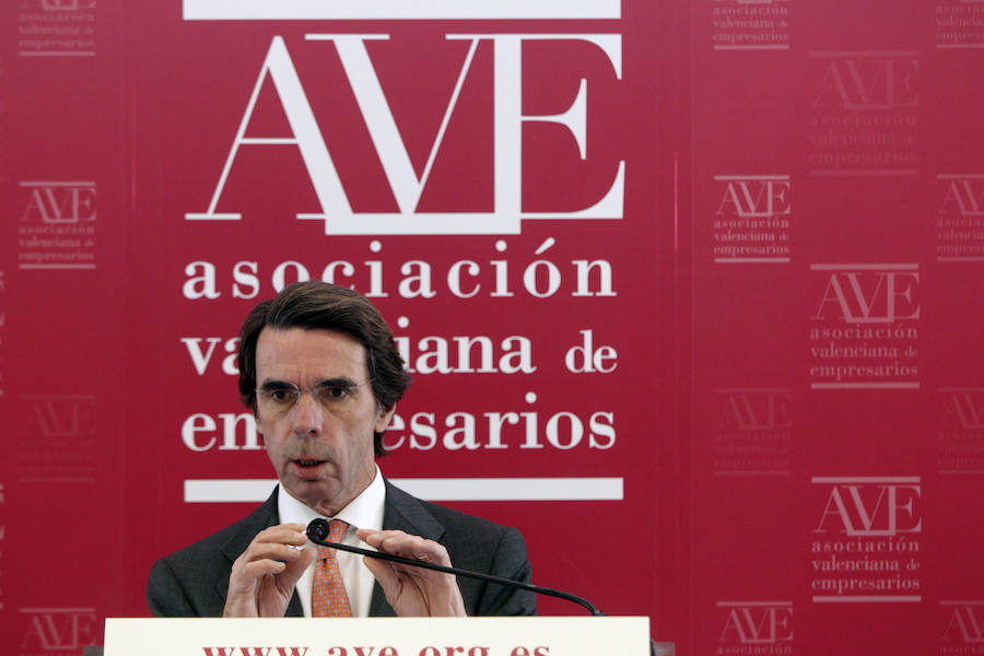 El expresidente del Gobierno José María Aznar se reúne en Valencia con 70 empresarios