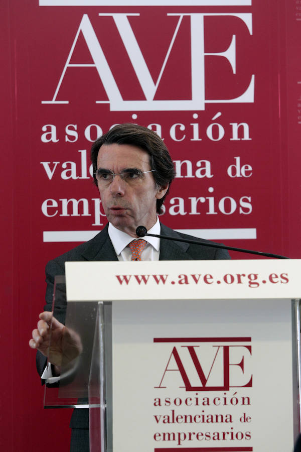 El expresidente del Gobierno José María Aznar se reúne en Valencia con 70 empresarios