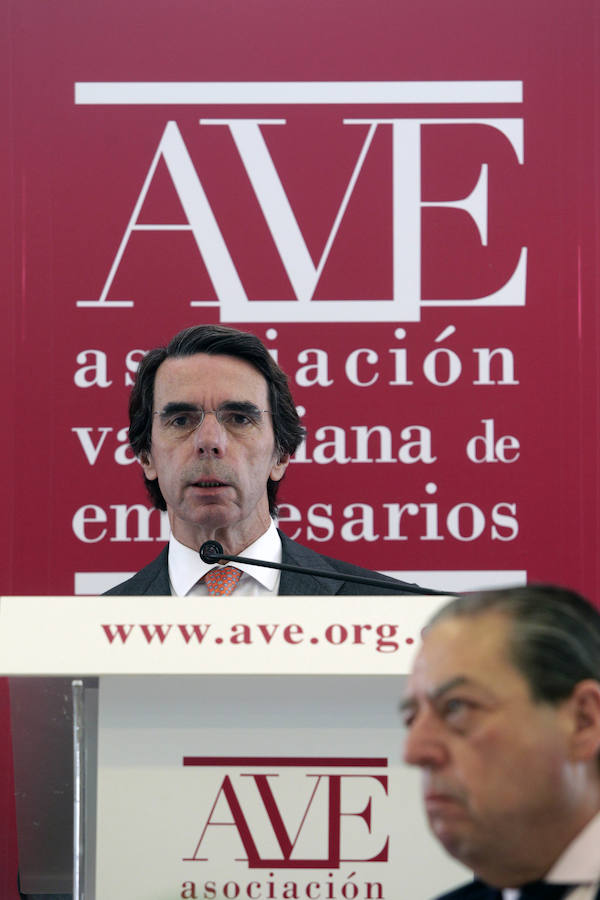 El expresidente del Gobierno José María Aznar se reúne en Valencia con 70 empresarios