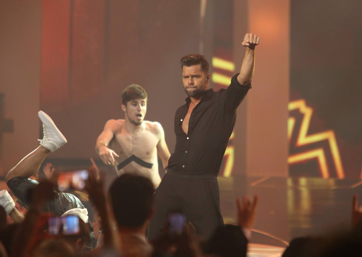 Ricky Martin, en plena actuación. Ricky Martin puso en pie a los asistentes.