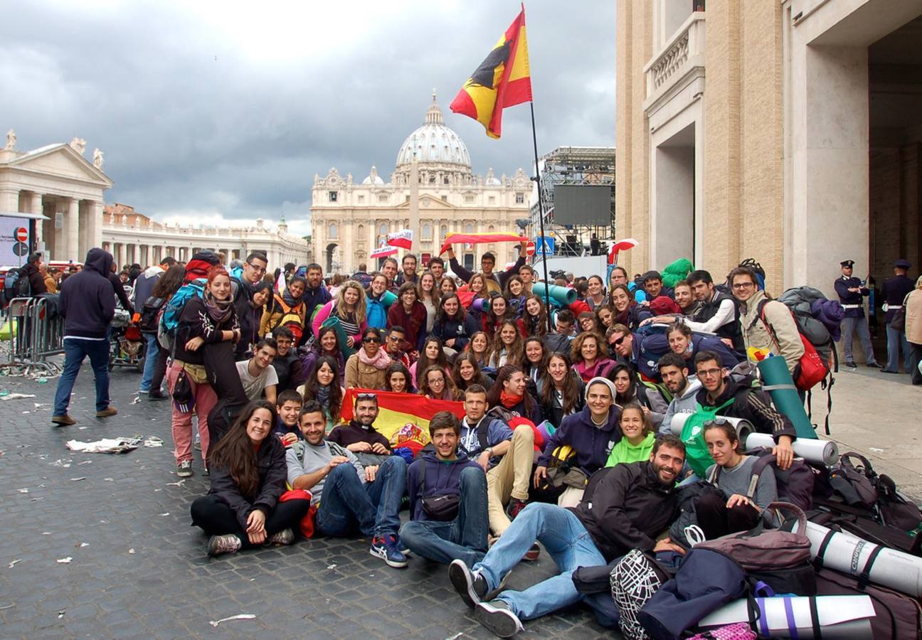 Jóvenes valencianos acuden a la canonización de los papas Juan XXIII y Juan Pablo II