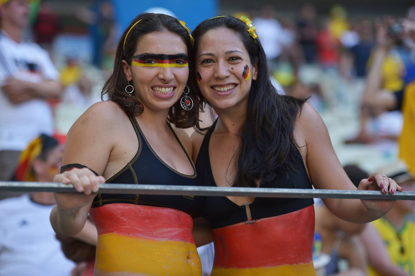 Duelo de las aficionadas en el Mundial de Brasil (1)