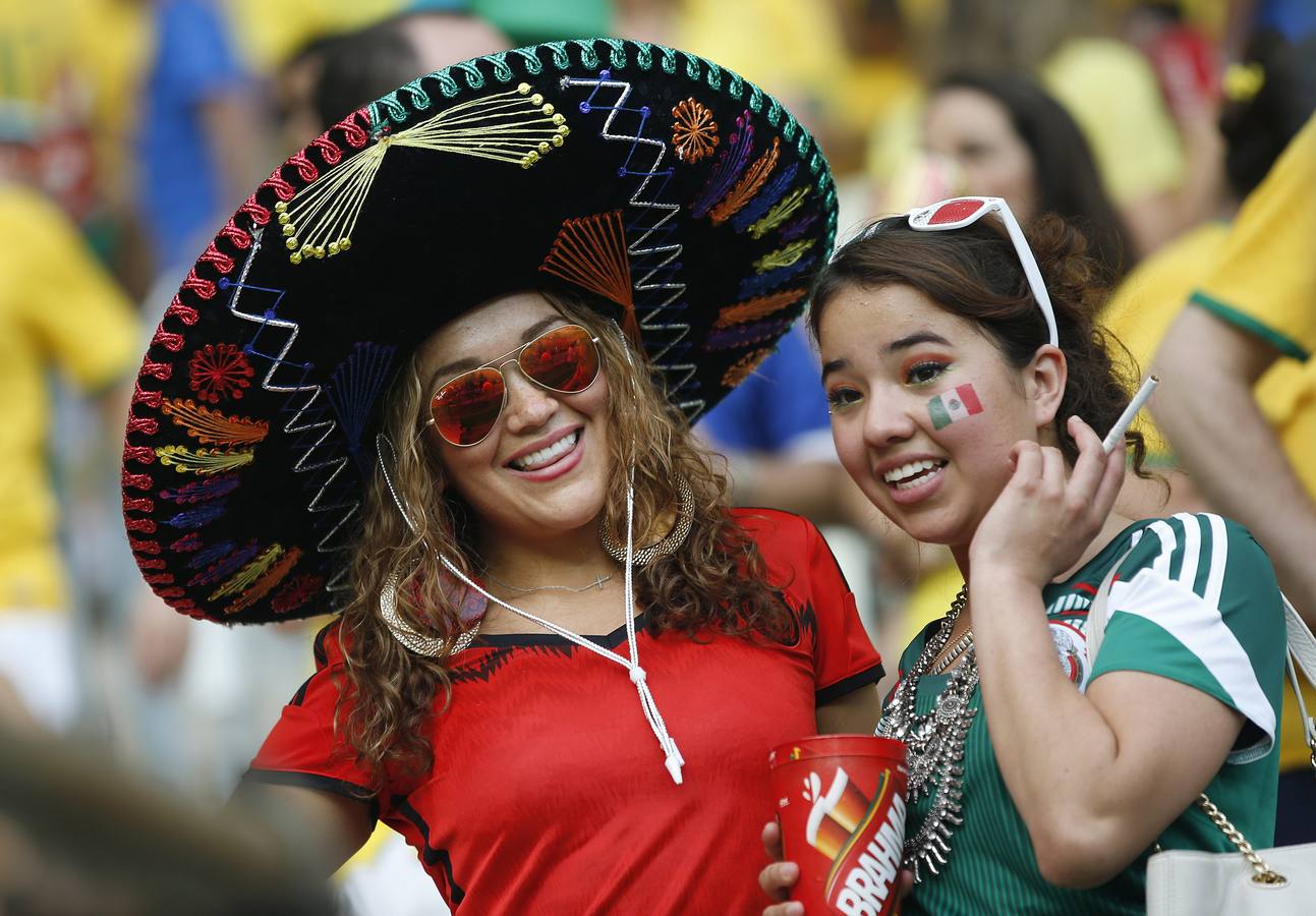 Duelo de las aficionadas en el Mundial de Brasil (1)