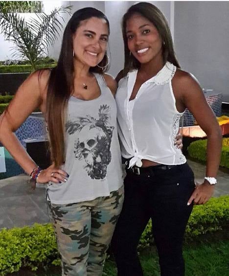 Carolina Villegas, mujer de Mario Yepes, y Paula Cuero, esposa de Cristian Zapata.