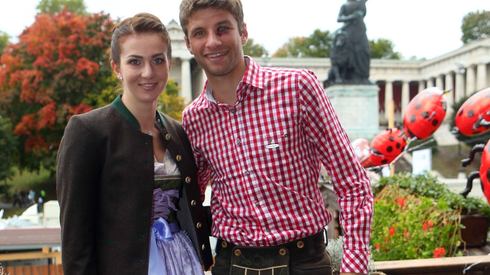 Thomas Müller y su mujer, Lisa Müller.